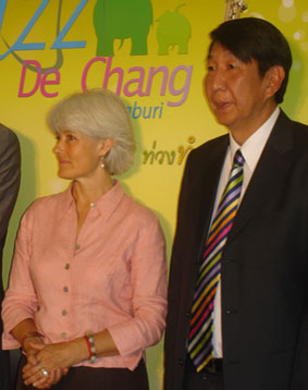Belinda Stewart-Cox with the Governor of Kanchanaburi at the Jazz-4-Eles